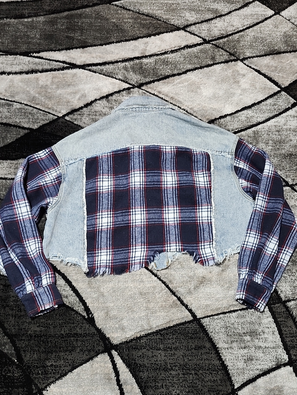 MISS ME DESTUCTED PLAID RAW-EDGE FRAYED CROPPED BUTTON-DOWN DENIM JACKET - Picture 10 of 15